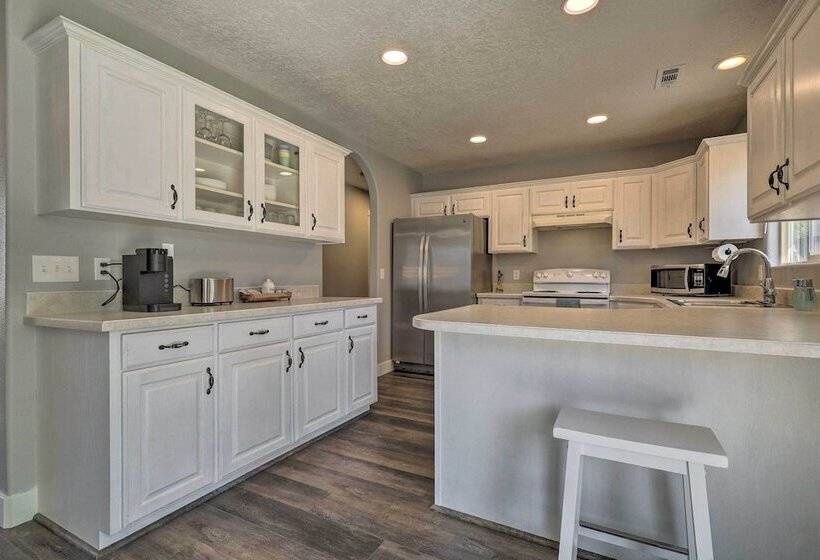 Family Friendly Cedar City Home: Yard + Grill