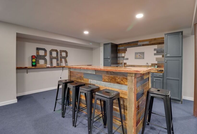 Family Friendly Home W/ Hot Tub & Ev Charger!