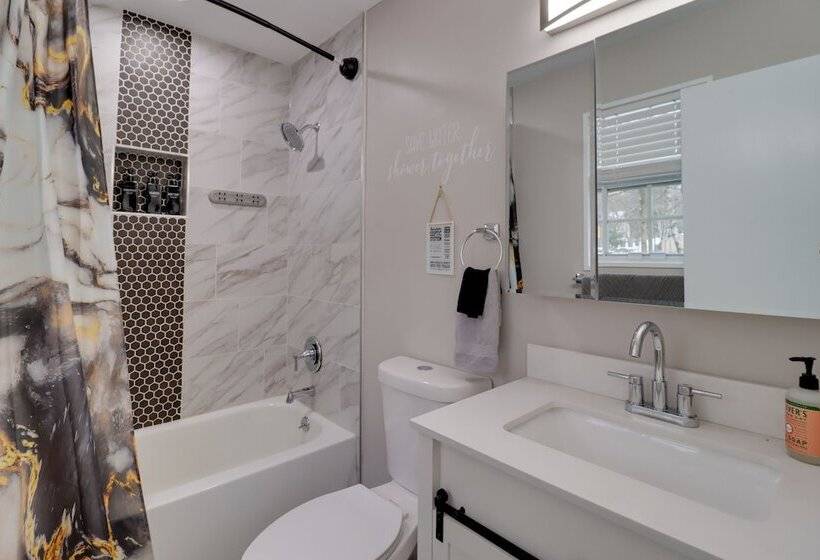 Family Friendly Home W/ Hot Tub & Ev Charger!