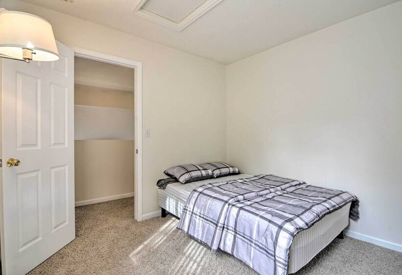 Family Home W/ Fenced Yard: 15 Mi To Denver!