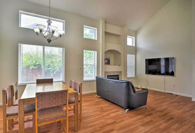 Family Home W/ Fenced Yard: 15 Mi To Denver!