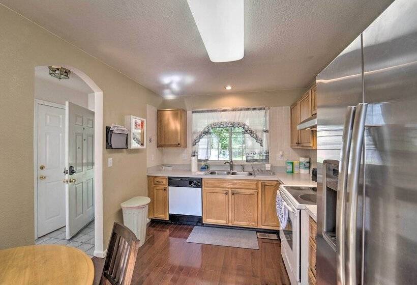 Family Home W/ Fenced Yard: 15 Mi To Denver!