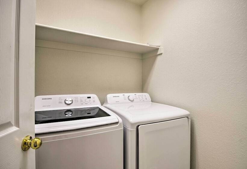 Family Home W/ Fenced Yard: 15 Mi To Denver!