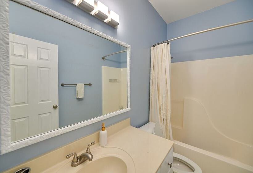 ~ 2 Mi From Uk: Gorgeous Lexington Retreat!