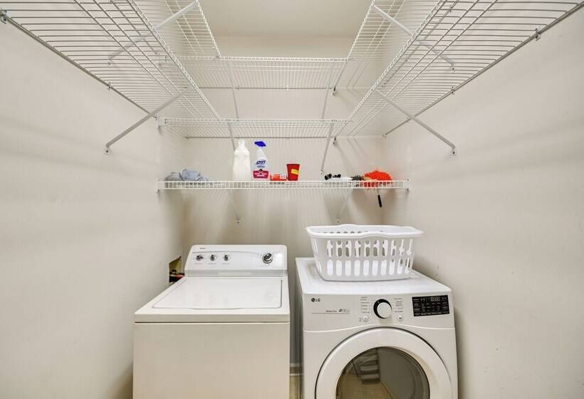 ~ 2 Mi From Uk: Gorgeous Lexington Retreat!