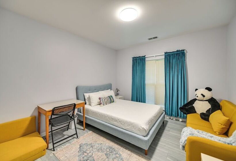 ~ 2 Mi From Uk: Gorgeous Lexington Retreat!