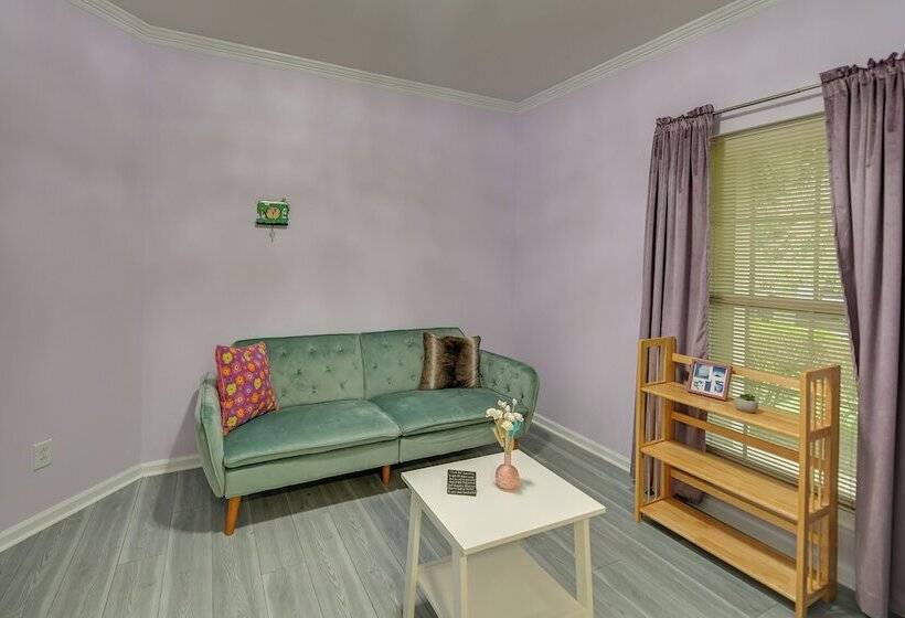 ~ 2 Mi From Uk: Gorgeous Lexington Retreat!