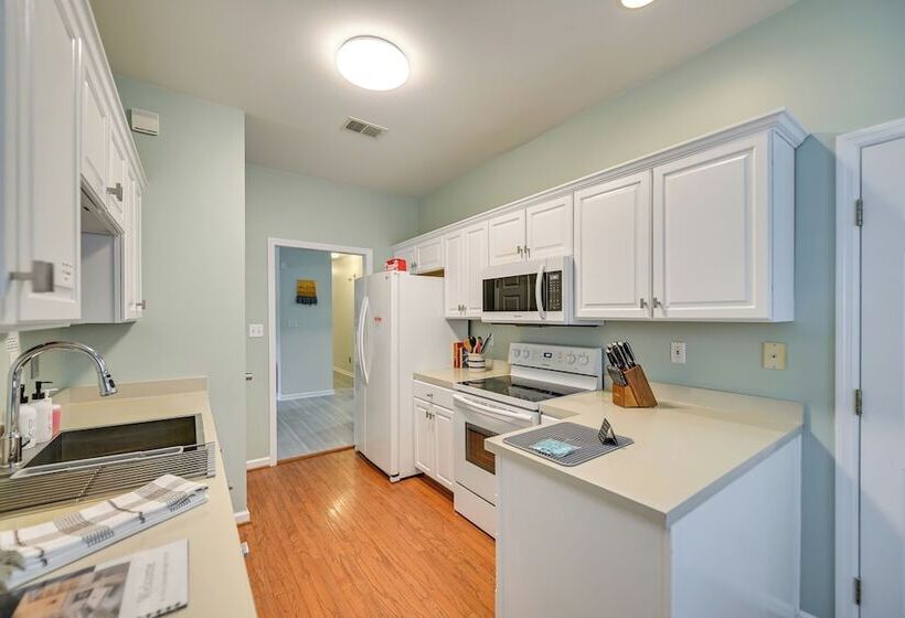 ~ 2 Mi From Uk: Gorgeous Lexington Retreat!