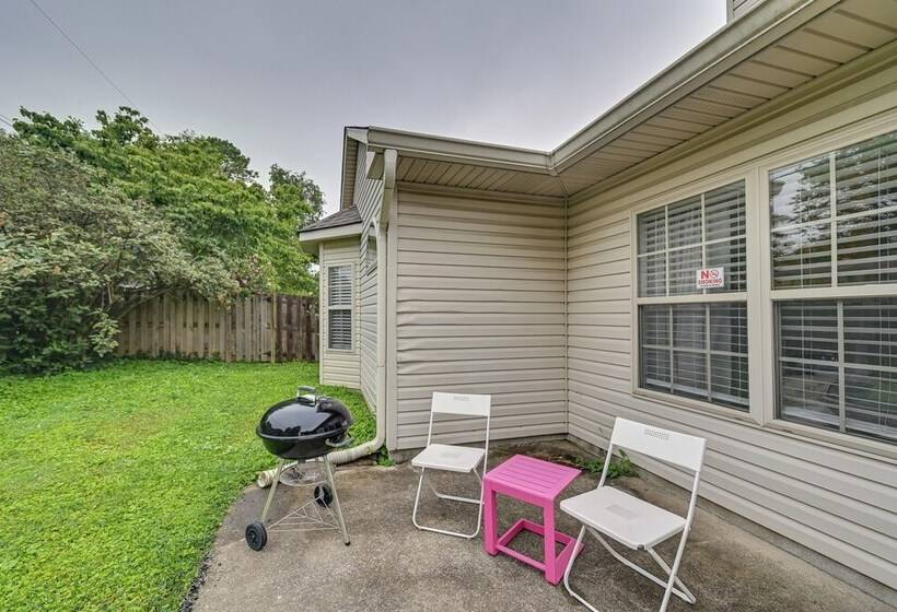 ~ 2 Mi From Uk: Gorgeous Lexington Retreat!