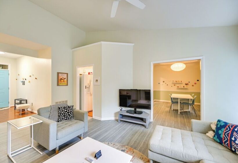 ~ 2 Mi From Uk: Gorgeous Lexington Retreat!