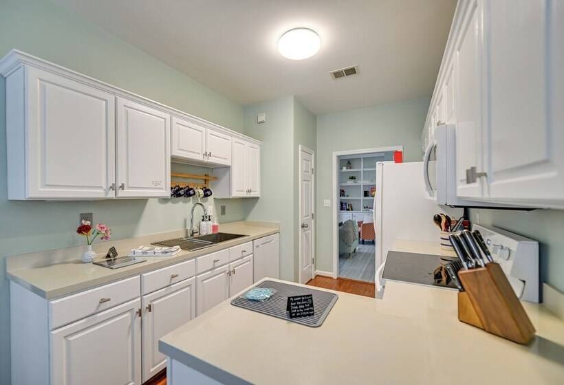 ~ 2 Mi From Uk: Gorgeous Lexington Retreat!