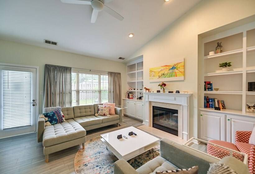 ~ 2 Mi From Uk: Gorgeous Lexington Retreat!