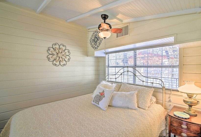 Grand Fredericksburg Retreat   Walk To Main St!