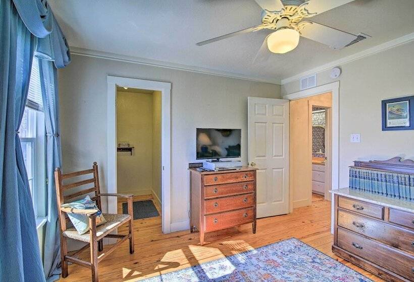 Grand Fredericksburg Retreat   Walk To Main St!