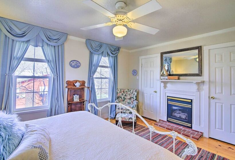 Grand Fredericksburg Retreat   Walk To Main St!