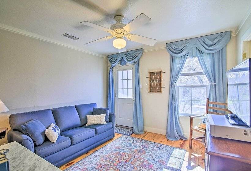 Grand Fredericksburg Retreat   Walk To Main St!