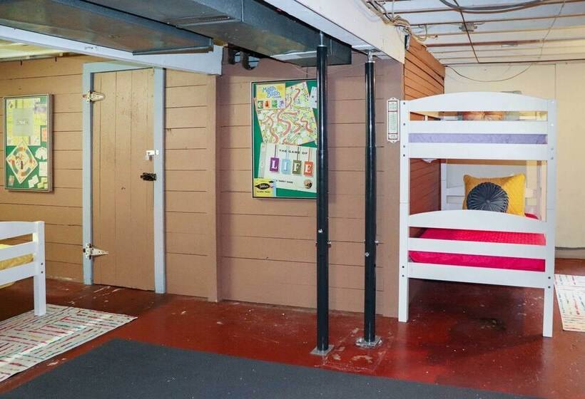 Historic Cumberland Home On Beaver Dam Lake!