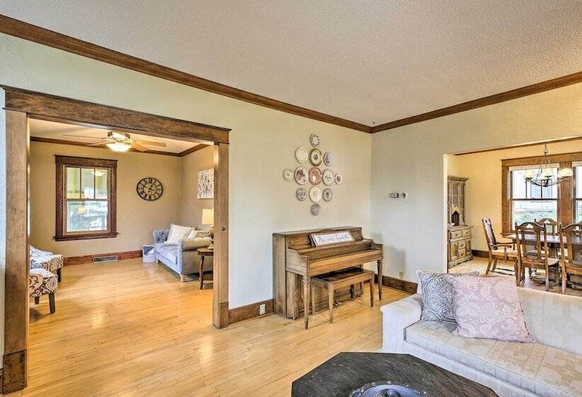 Historic Cumberland Home On Beaver Dam Lake!