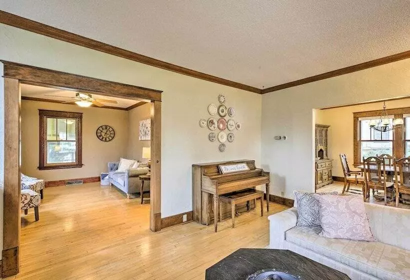 Historic Cumberland Home On Beaver Dam Lake!