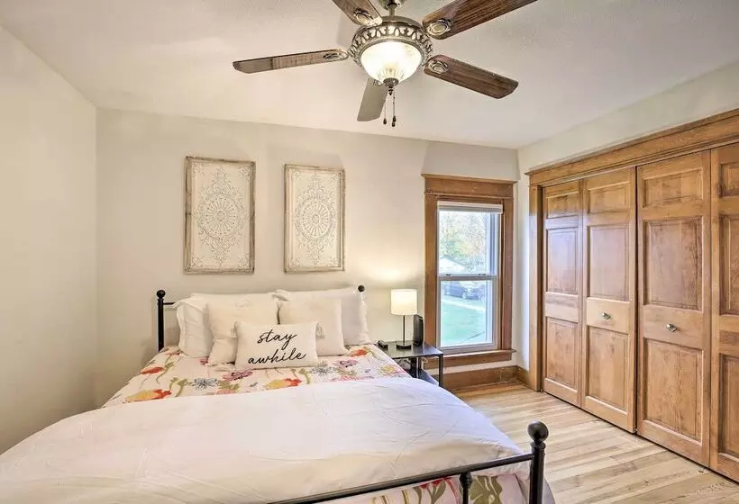 Historic Cumberland Home On Beaver Dam Lake!