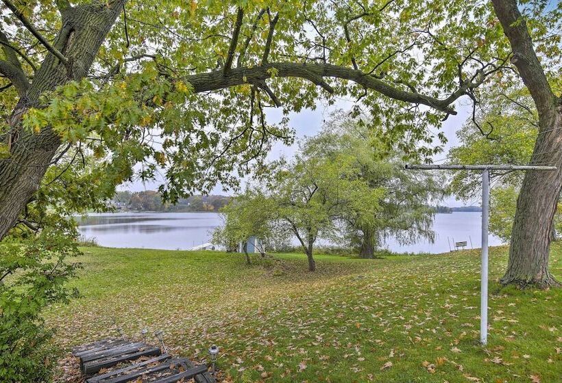 Historic Cumberland Home On Beaver Dam Lake!