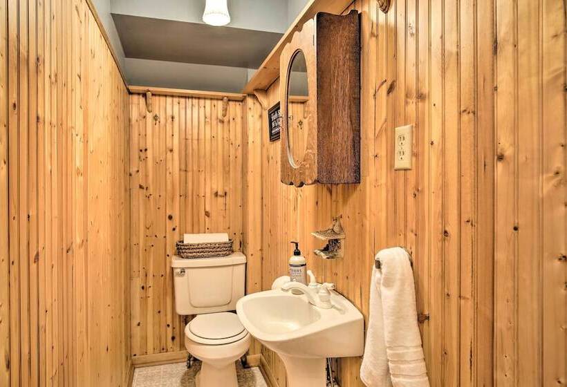 Historic Cumberland Home On Beaver Dam Lake!