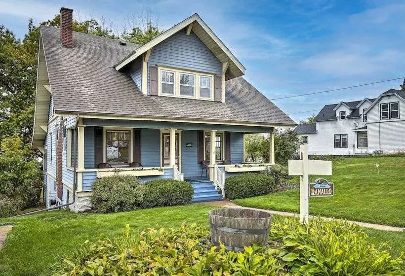 Historic Cumberland Home On Beaver Dam Lake!