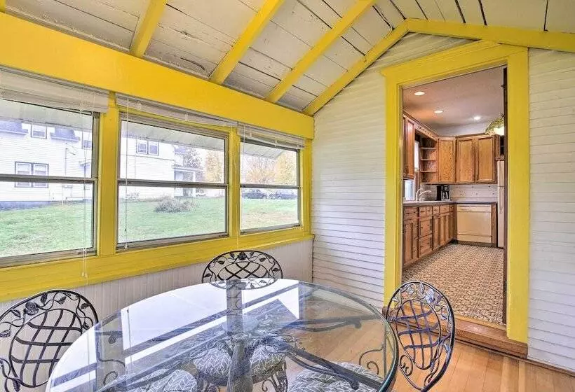 Historic Cumberland Home On Beaver Dam Lake!