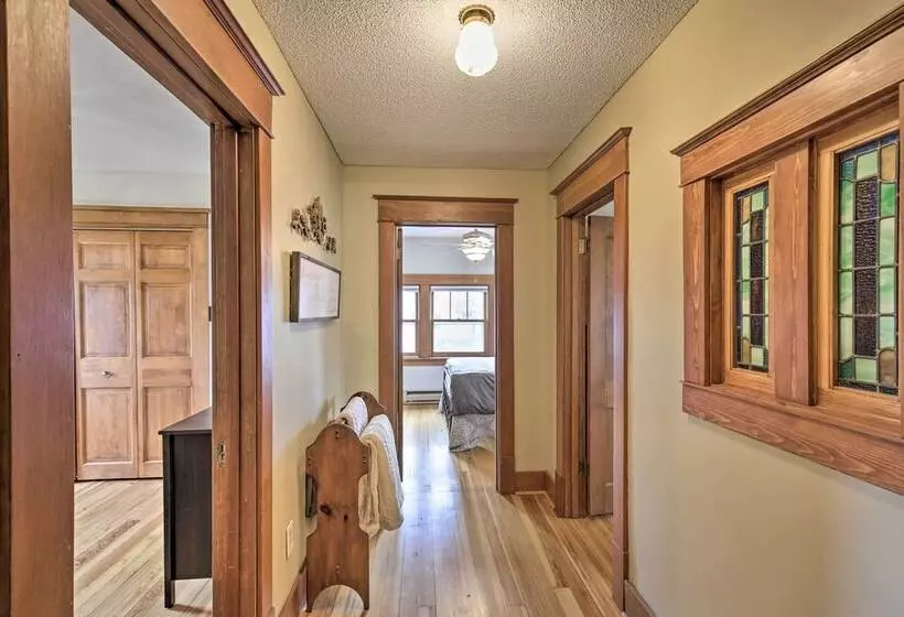 Historic Cumberland Home On Beaver Dam Lake!