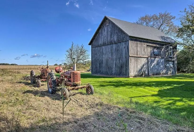 Historic North Fork Farmhouse Near Wineries!