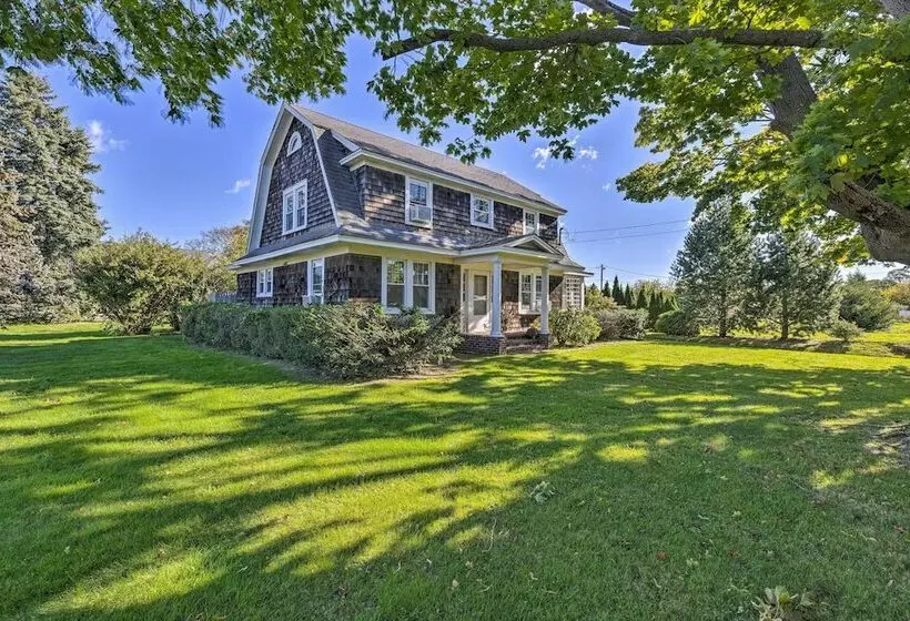 Historic North Fork Farmhouse Near Wineries!