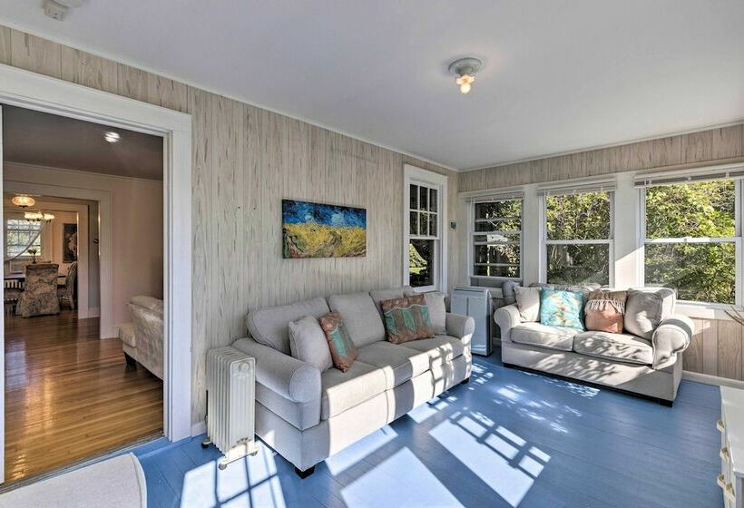 Historic North Fork Farmhouse Near Wineries!