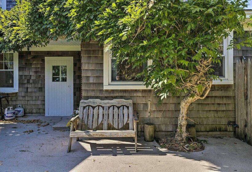 Historic North Fork Farmhouse Near Wineries!