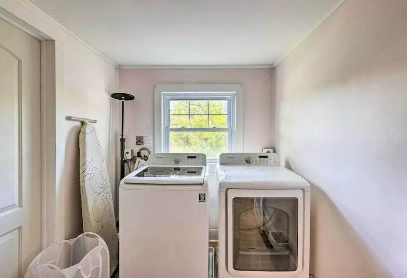 Historic North Fork Farmhouse Near Wineries!