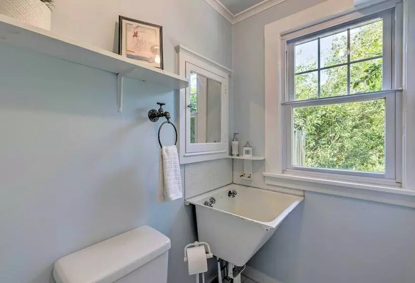 Historic North Fork Farmhouse Near Wineries!