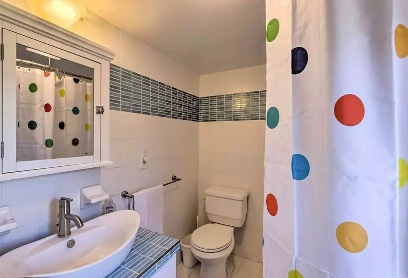 Historic North Fork Farmhouse Near Wineries!