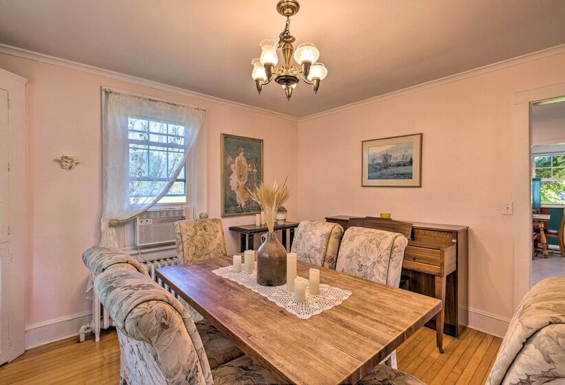 Historic North Fork Farmhouse Near Wineries!