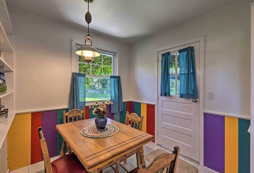 Historic North Fork Farmhouse Near Wineries!