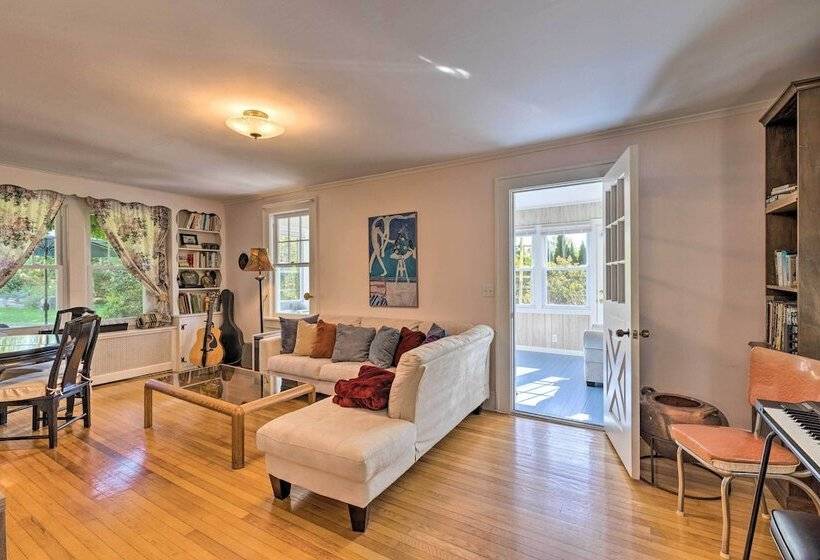 Historic North Fork Farmhouse Near Wineries!