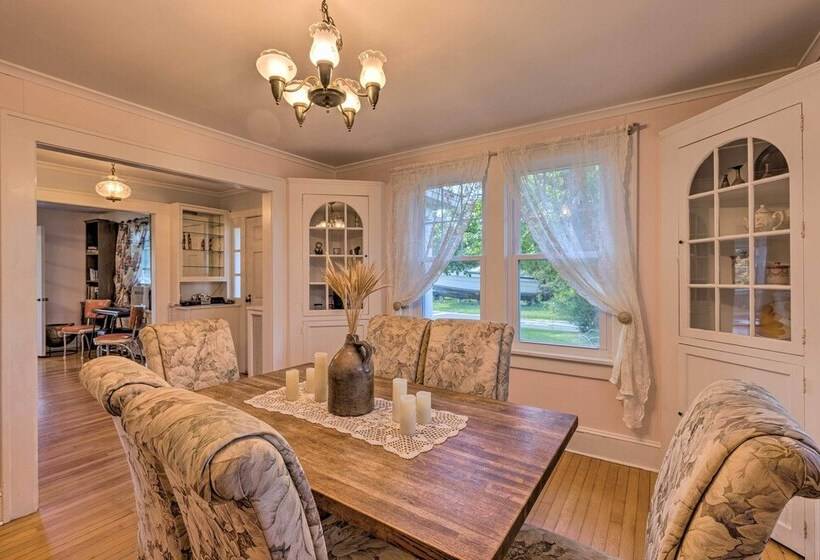 Historic North Fork Farmhouse Near Wineries!