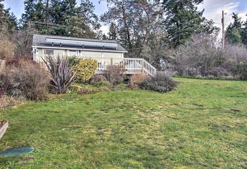 Idyllic Waterfront Cottage W/beach & Sunset Views!