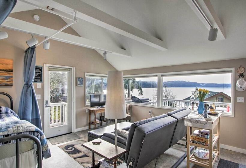 Idyllic Waterfront Cottage W/beach & Sunset Views!