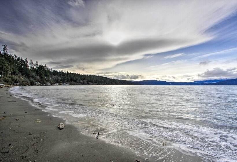 Idyllic Waterfront Cottage W/beach & Sunset Views!