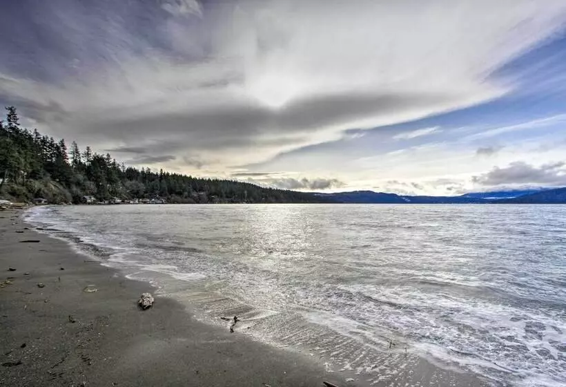 Idyllic Waterfront Cottage W/beach & Sunset Views!