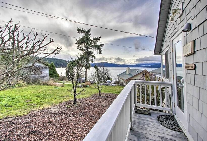 Idyllic Waterfront Cottage W/beach & Sunset Views!