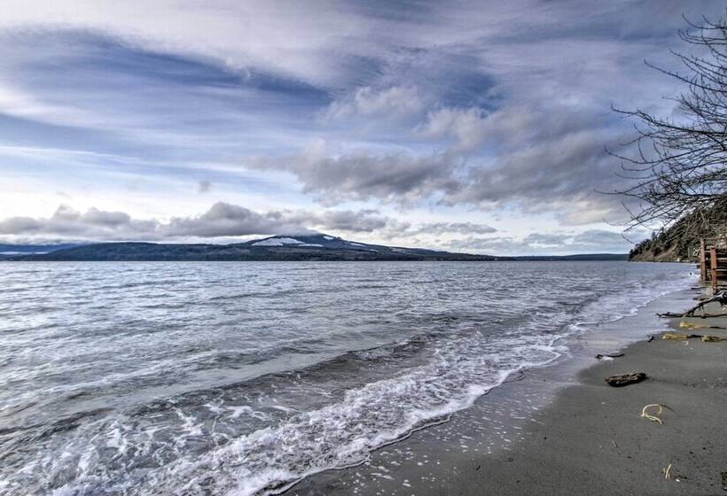 Idyllic Waterfront Cottage W/beach & Sunset Views!