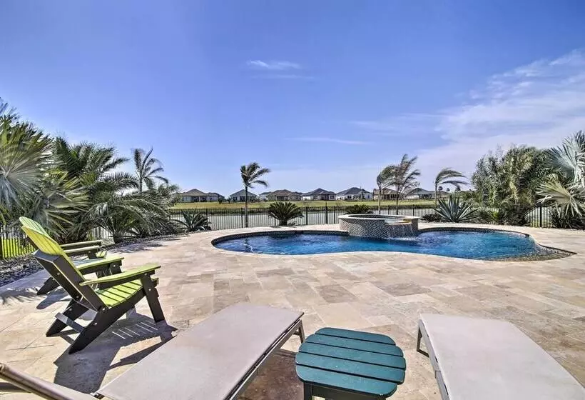 Laguna Vista Resort Style Home, Private Pool & Spa