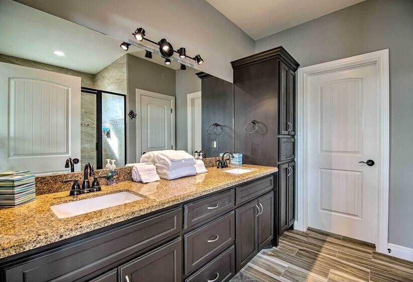 Laguna Vista Resort Style Home, Private Pool & Spa