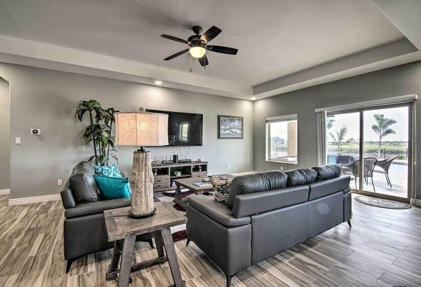 Laguna Vista Resort Style Home, Private Pool & Spa