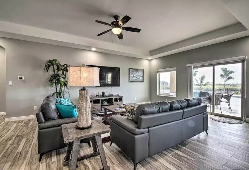 Laguna Vista Resort Style Home, Private Pool & Spa